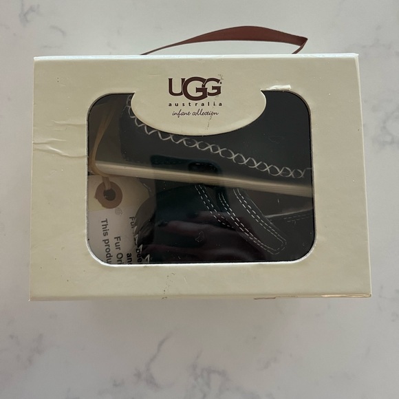 UGG AUSTRALIA | black leather Mary Jane’s - Picture 3 of 5